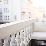 דירה Count Zrinyi Basilica Luxurious בודפשט