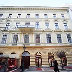 Count Zrinyi Basilica Luxurious דירה