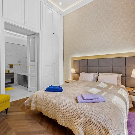 Count Zrinyi Basilica Luxurious شقة بودابست