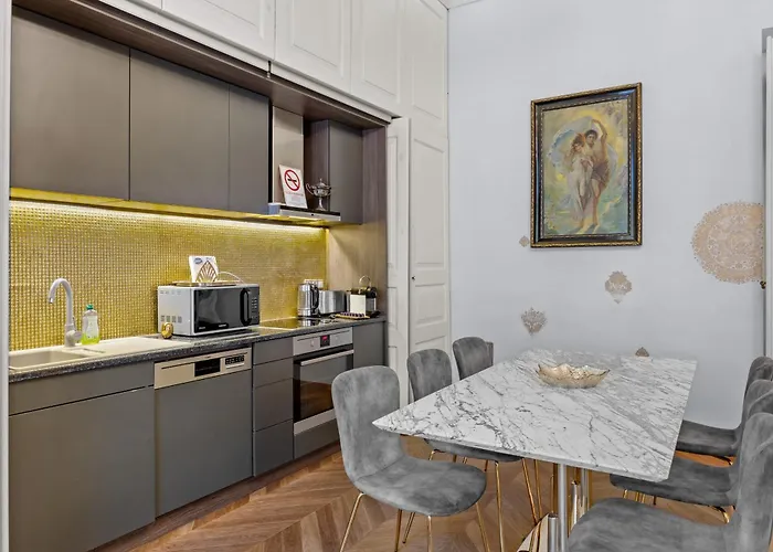 Count Zrinyi Basilica Luxurious شقة بودابست