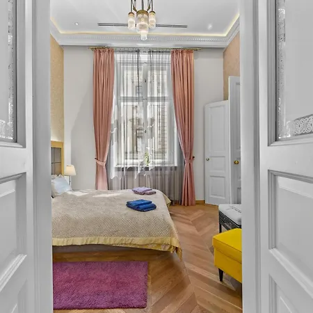 Count Zrinyi Basilica Luxurious Apartment *