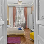 Count Zrinyi Basilica Luxurious Apartmán *