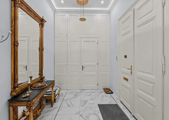 Count Zrinyi Basilica Luxurious Apartment