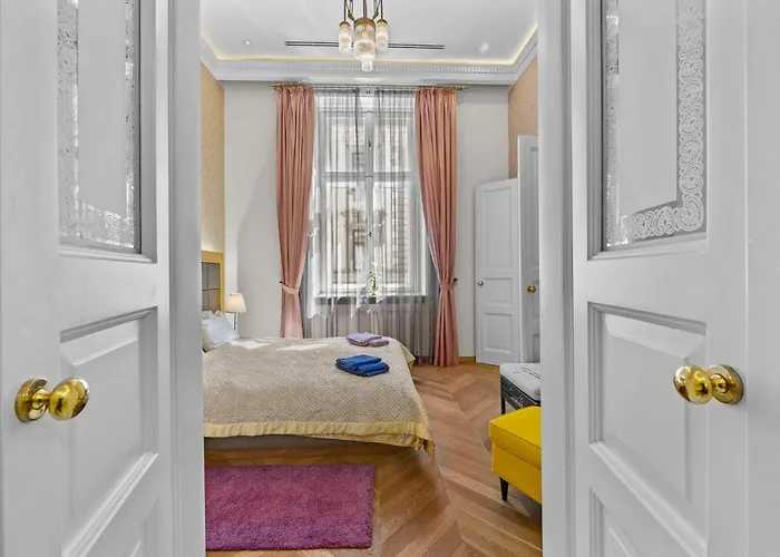 Count Zrinyi Basilica Luxurious Apartment *